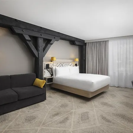 Hilton Garden La Hotel