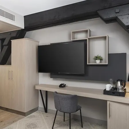 Hilton Garden La 4*