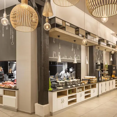 Hilton Garden La Hotel