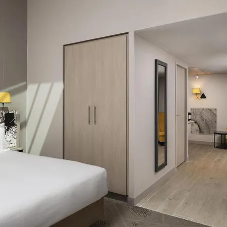 Hilton Garden La 4*