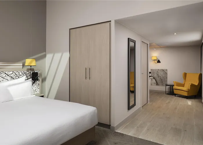 Hilton Garden La Hotel