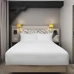 Hilton Garden La Hotel