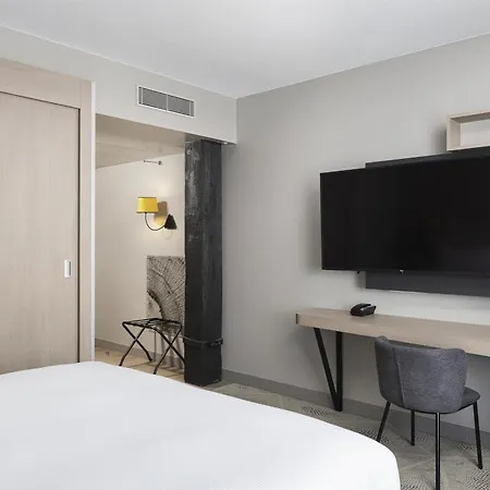 Hilton Garden La 4*
